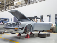 Drive Straat - 1974 Porsche 911 SC Polar Silver 9114103164 - Assembly